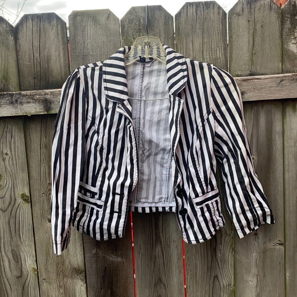 H&M cropped jacket sz. 6